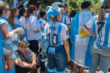 Buenos Aires, Arjantin - 12.17.2022: Fransa ile oynanan final maçında Arjantin Milli Futbol Takımı taraftarları ve taraftarları