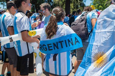 Buenos Aires, Arjantin - 12.17.2022: Fransa ile oynanan final maçında Arjantin Milli Futbol Takımı taraftarları ve taraftarları