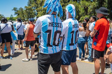 Buenos Aires, Arjantin - 12.17.2022: Fransa ile oynanan final maçında Arjantin Milli Futbol Takımı taraftarları ve taraftarları