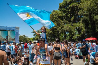 Buenos Aires, Arjantin - 12 / 17 / 2022: Fransa 'ya karşı oynanan final maçında Arjantin milli futbol takımı ve taraftarları