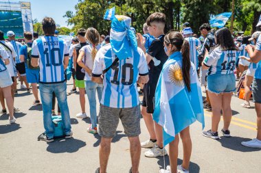 Buenos Aires, Arjantin - 12.17.2022: Fransa ile oynanan final maçında Arjantin Milli Futbol Takımı taraftarları ve taraftarları
