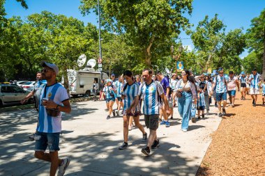 Buenos Aires, Arjantin - 12.17.2022: Fransa ile oynanan final maçında Arjantin Milli Futbol Takımı taraftarları ve taraftarları