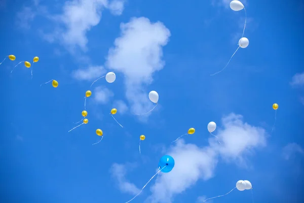 Ballons Dans Ciel Bleu — Photo