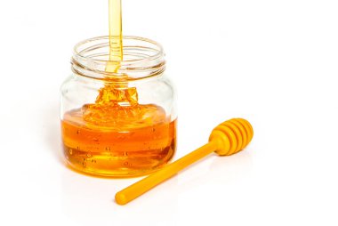 beyaz zemin üzerine bal ile jar