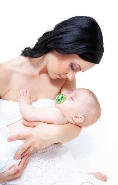 Baby Een Slaap Handen Van Moeder Een Lichte Achtergrond — Stockfoto
