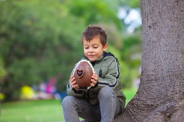 Happy Little Boy Easter Chocolate Egg Park — Stock Photo, Image