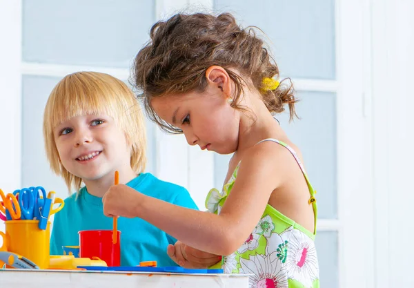 Kinder Kindergarten Bei Der Stunde Der Arbeit — Stockfoto