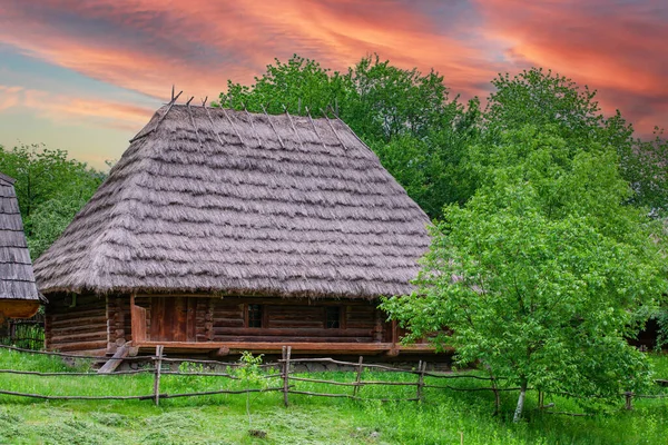 Antica Capanna Ucraina Legno Contro Cielo — Foto Stock