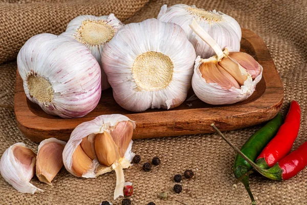 Cloves Whole Bulb Garlic Scattered Cloves Close Selective Forus — Stock Photo, Image