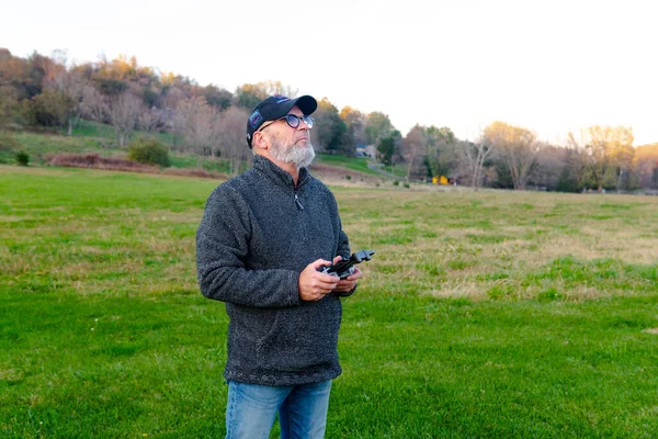 Adult Man Beard Launches Drone Sky Holds Remote Control Watches — Stock Photo, Image
