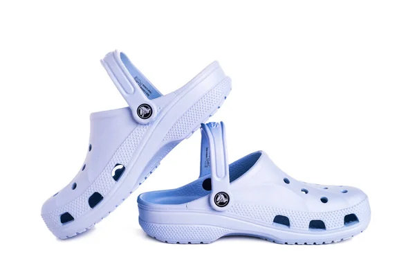 Chaussures Crocs Bleues Chaussures Sabot Mousse Sur Fond Blanc — Photo