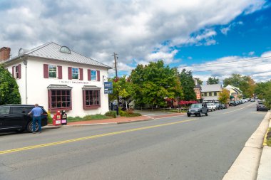Washington yakınlarındaki antik kasabanın merkez caddesi. Antik dükkanlar, oteller ve restoranlar, turist gezintileri..