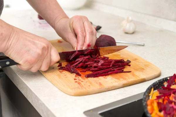 Nahaufnahme Von Hand Mit Messer Schneiden Frisches Gemüse Koch Schneidet — Stockfoto