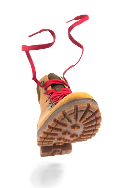 白色背景的耐用皮革步行靴隔离 时尚的运动动感配件的冒险 经典的步行鞋 红色鞋带在移动或移动中 — 图库照片