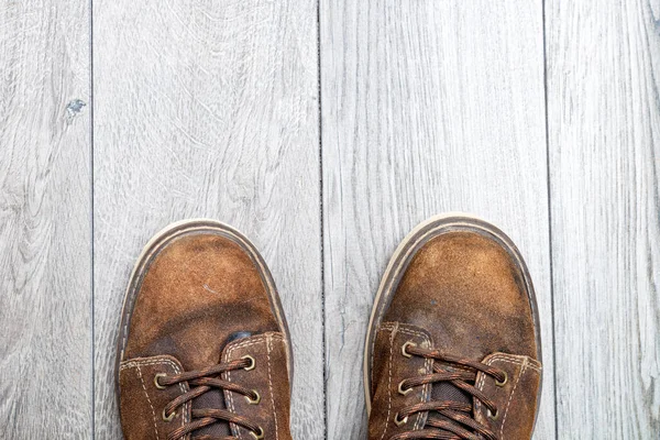 Die Braunen Schuhe Der Alten Männer Blick Von Oben Raum — Stockfoto