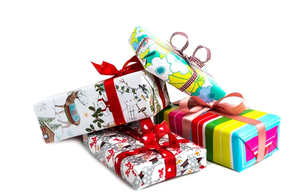 Coloridas Cajas Regalo Navidad Aisladas Sobre Fondo Blanco — Foto de Stock