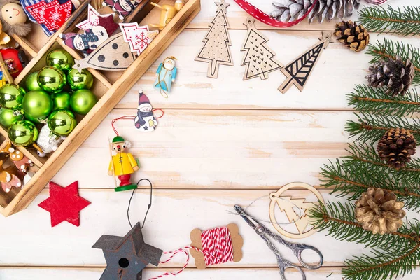 Noel Kompozisyonu Noel Süslemeleri Noel Konileri Dalları Tatil Için Hazırlık — Stok fotoğraf