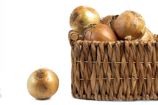 Onions Wicker Basket Close White Background Space Text — Stock Photo, Image