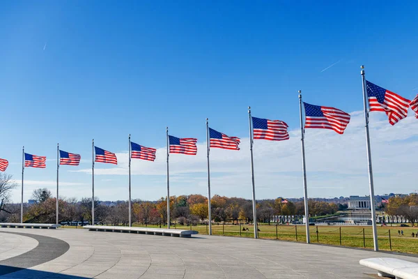 Banderas Los Estados Unidos Contra Cielo Azul Sin Nubes Base — Foto de Stock