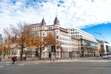 Washington DC, ABD, Kentsel sonbahar manzarası ve şehrin mimarisi. Merkez Bölge.