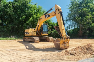 Leesburg 'da. Virginia mı? ABD. 12 Temmuz 2022. Sarı kil şantiyesinde sarı kazıcı.