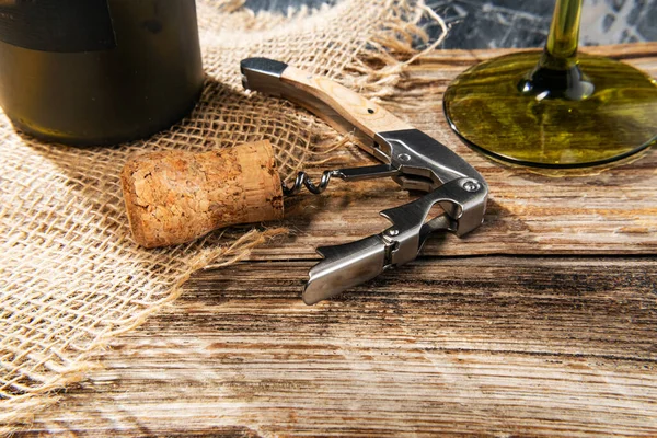 Corkscrew Cork Bottle Wine Board — стоковое фото