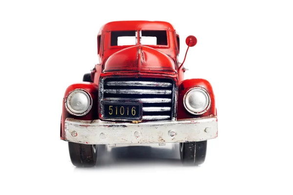 Vintage Metalowa Ciężarówka Zbliżenie Białym Tle Czerwony Samochód Zabawki Izolowane — Zdjęcie stockowe