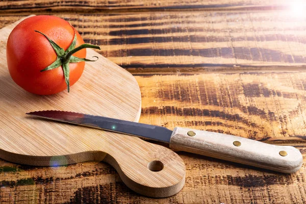 Ripe Tomato Knife Cutting Board Space Text — Stock Photo, Image