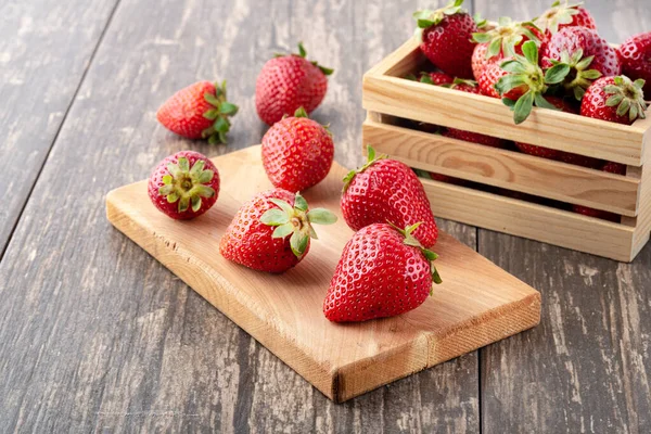 Fresh Strawberries Wooden Board Strawberries Close — 스톡 사진