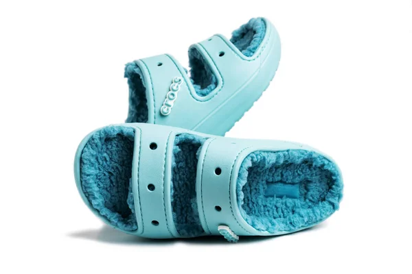 Närbild Blå Crocs Sandaler Isolerad Vit Bakgrund — Stockfoto