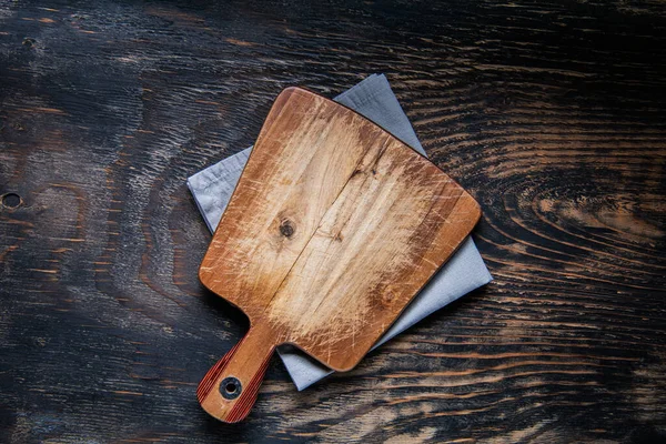 Cutting Board Towel Dark Wooden Kitchen Table Top View — Stock Photo, Image