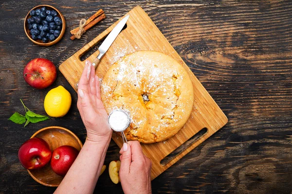 Woman Confectioner Decorates Apple Pie Powdered Sugar View — Stock Photo, Image