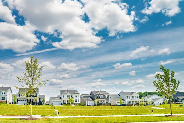 Street Neighborhood Houses Leesburg Virginia Usa Summer Day Blue Sky — Stock Photo, Image