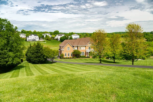 Large Beautiful Single Family Brick Country House Large Lawn Green — Stock Photo, Image