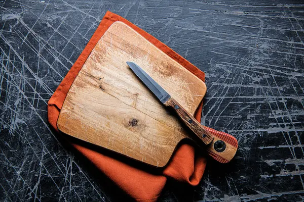 Wooden Cutting Board Knife Napkin Stone Dark Backdrop Surface Copy — Stock Photo, Image
