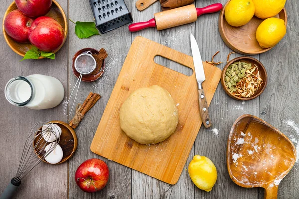 Ready Dough Apple Pie Table Surrounded Ingredients View — Stock Photo, Image