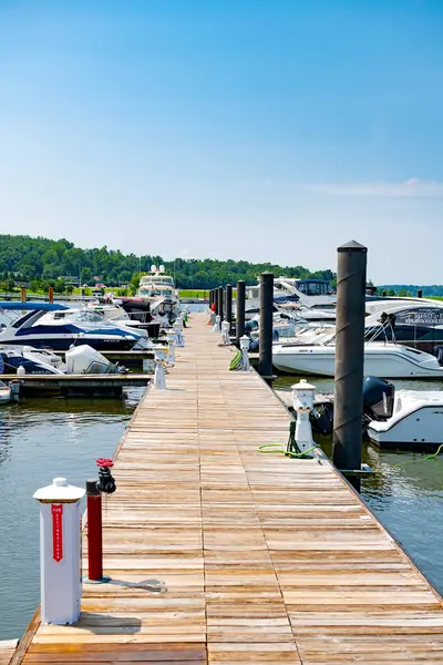 Drewniany Pomost Przystań Jachtowa Rzece Potomac National Harbor Pobliżu Waszyngtonu — Zdjęcie stockowe