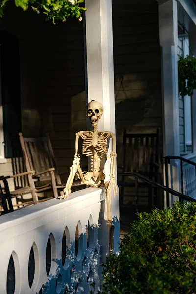 Csontvázak Koponyák Halloween Hagyományos Jellemzői Amerikában Frontyard Dekoráció Boldog Halloweent — Stock Fotó
