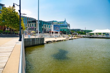 Ulusal Liman, Maryland 'deki Potomac Nehri kıyısında. Vatandaşlar için yürüyüş ve dinlenme yeri..