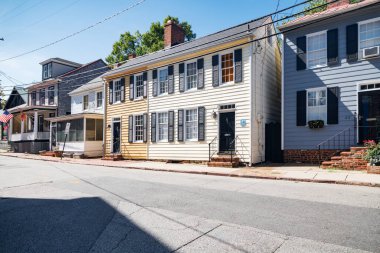 Maryland 'in Chesapeake Körfezi' ndeki tarihi Annapolis şehri. Eski evlerin mimarisi..