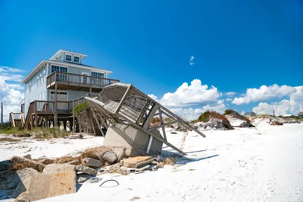 Casa Palafitas Com Cais Quebrado Oceano Atlântico Carolina Norte — Fotografia de Stock