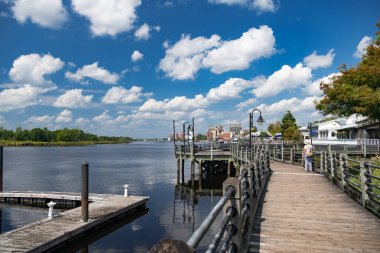 Wilmington Burnu boyunca tahta tahta kaldırım, NC