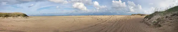 Пикапы Рыбаки Пляже Атлантического Океана Северной Каролине Сша — стоковое фото