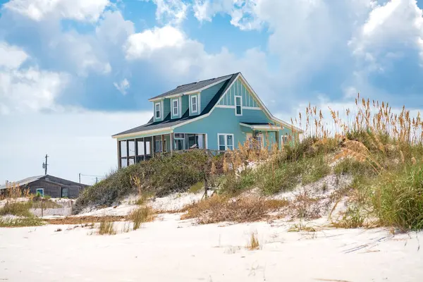 Παραλιακά Σπίτια Στις Ακτές Του Ατλαντικού Ωκεανού Λευκή Άμμος Κάτω — Φωτογραφία Αρχείου