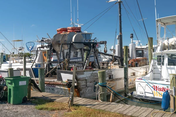 Большие Рыбацкие Лодки Пирсе Бухте Северной Каролины — стоковое фото