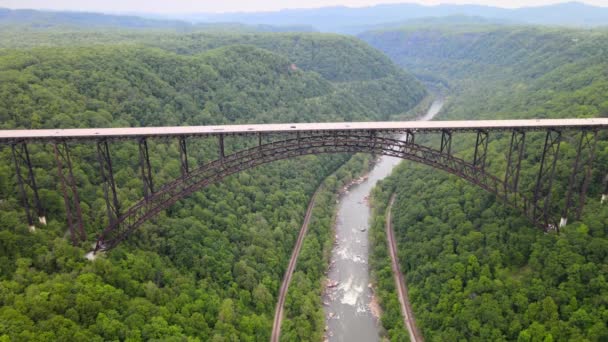 Ponte Sobre Desfiladeiro Rio New River Gorge National Park Preserve — Vídeo de Stock