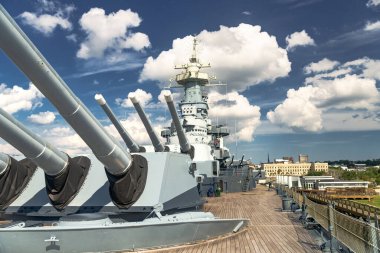 USS Kuzey Carolina Açık Hava Müzesi Gemisi 'nde toplar