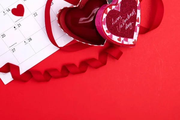Лютого Календарі Зображено Серце Подарунковій Коробці День Святого Валентина Червоним — стокове фото