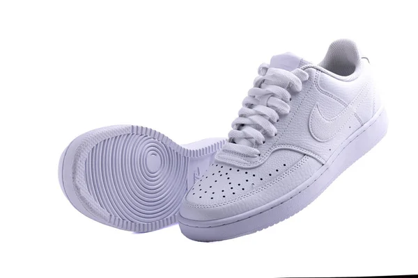 Zapatillas Nike Blancas Sobre Fondo Blanco Moda Deportiva Zapatos Para —  Fotos de Stock