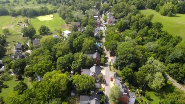 ワシントンDc郊外の田舎 ドローンから見た歴史あるウォーターフォードの町 — ストック動画